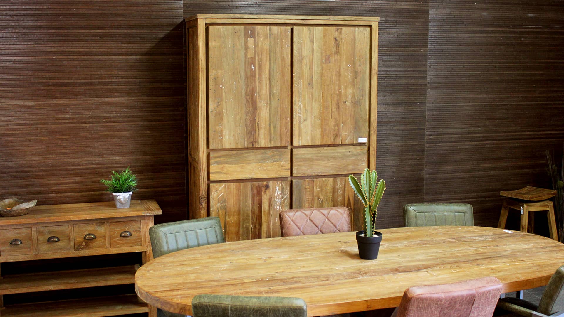 Dichte moderne buffetkast teak, combinatie metaal.