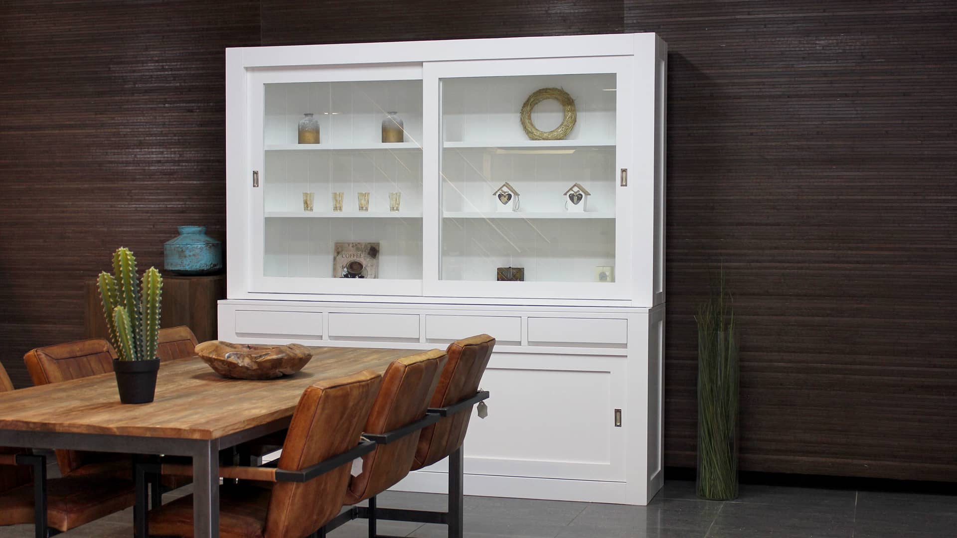 Witte design buffetkast Baru, minimalistische witte kasten bij TEAK2.
